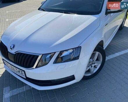 Білий Шкода Октавія, об'ємом двигуна 2 л та пробігом 221 тис. км за 15300 $, фото 1 на Automoto.ua