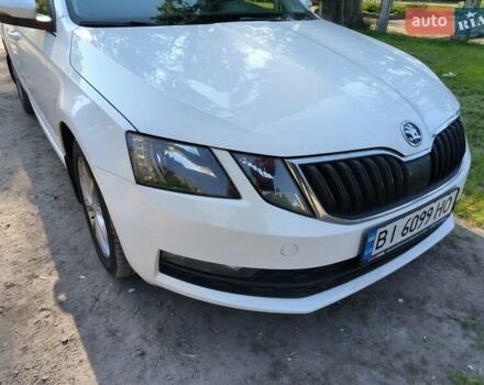 Белый Шкода Октавия, объемом двигателя 1.6 л и пробегом 242 тыс. км за 15000 $, фото 19 на Automoto.ua