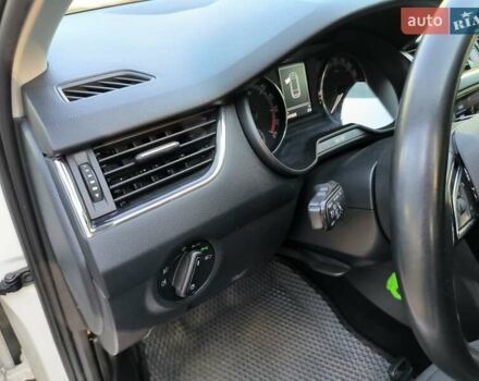 Белый Шкода Октавия, объемом двигателя 1.6 л и пробегом 242 тыс. км за 15000 $, фото 12 на Automoto.ua