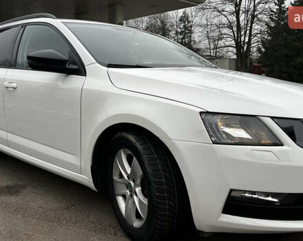 Белый Шкода Октавия, объемом двигателя 1.6 л и пробегом 198 тыс. км за 12200 $, фото 1 на Automoto.ua