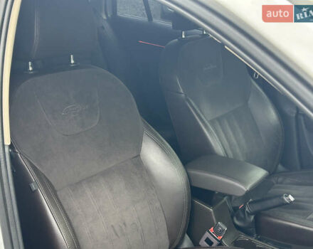 Белый Шкода Октавия, объемом двигателя 2 л и пробегом 240 тыс. км за 17499 $, фото 14 на Automoto.ua