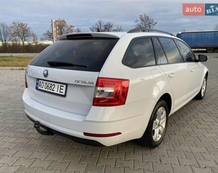 Белый Шкода Октавия, объемом двигателя 1.6 л и пробегом 216 тыс. км за 12250 $, фото 9 на Automoto.ua