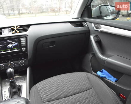 Белый Шкода Октавия, объемом двигателя 1.97 л и пробегом 246 тыс. км за 18300 $, фото 28 на Automoto.ua