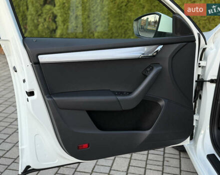 Белый Шкода Октавия, объемом двигателя 2 л и пробегом 183 тыс. км за 14300 $, фото 41 на Automoto.ua