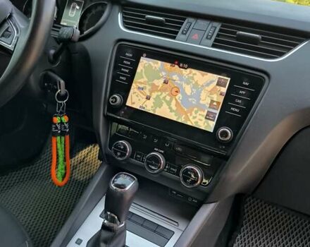 Белый Шкода Октавия, объемом двигателя 1.6 л и пробегом 242 тыс. км за 15000 $, фото 6 на Automoto.ua