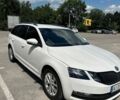 Білий Шкода Октавія, об'ємом двигуна 1.6 л та пробігом 320 тис. км за 10500 $, фото 1 на Automoto.ua