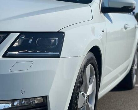 Белый Шкода Октавия, объемом двигателя 2 л и пробегом 220 тыс. км за 16200 $, фото 121 на Automoto.ua