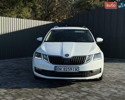 Білий Шкода Октавія, об'ємом двигуна 1.97 л та пробігом 250 тис. км за 13300 $, фото 4 на Automoto.ua