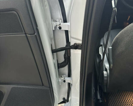 Белый Шкода Октавия, объемом двигателя 1.6 л и пробегом 197 тыс. км за 14499 $, фото 27 на Automoto.ua