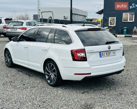 Белый Шкода Октавия, объемом двигателя 2 л и пробегом 240 тыс. км за 17499 $, фото 4 на Automoto.ua