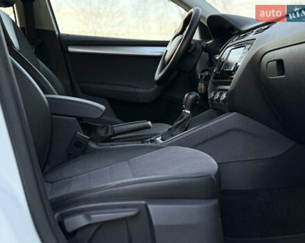 Белый Шкода Октавия, объемом двигателя 2 л и пробегом 183 тыс. км за 14300 $, фото 57 на Automoto.ua