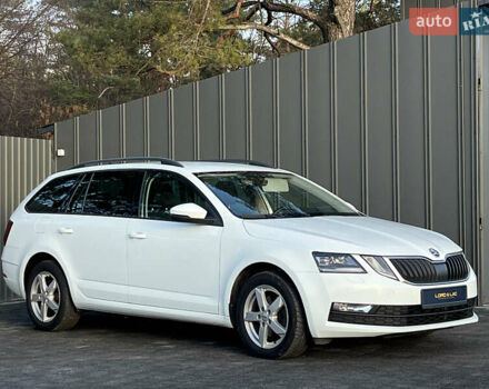 Белый Шкода Октавия, объемом двигателя 1.97 л и пробегом 250 тыс. км за 12500 $, фото 2 на Automoto.ua