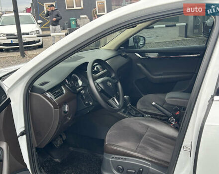 Белый Шкода Октавия, объемом двигателя 2 л и пробегом 240 тыс. км за 17499 $, фото 7 на Automoto.ua