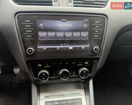 Белый Шкода Октавия, объемом двигателя 1.6 л и пробегом 218 тыс. км за 12950 $, фото 16 на Automoto.ua