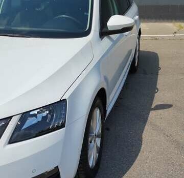 Белый Шкода Октавия, объемом двигателя 1.6 л и пробегом 186 тыс. км за 14900 $, фото 9 на Automoto.ua