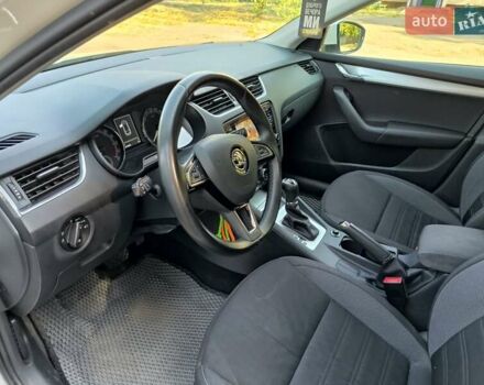 Белый Шкода Октавия, объемом двигателя 1.6 л и пробегом 242 тыс. км за 15000 $, фото 2 на Automoto.ua