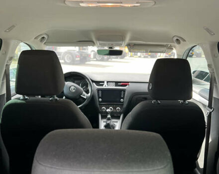 Білий Шкода Октавія, об'ємом двигуна 1.6 л та пробігом 195 тис. км за 14800 $, фото 13 на Automoto.ua