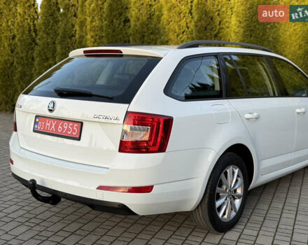 Белый Шкода Октавия, объемом двигателя 2 л и пробегом 183 тыс. км за 14300 $, фото 2 на Automoto.ua