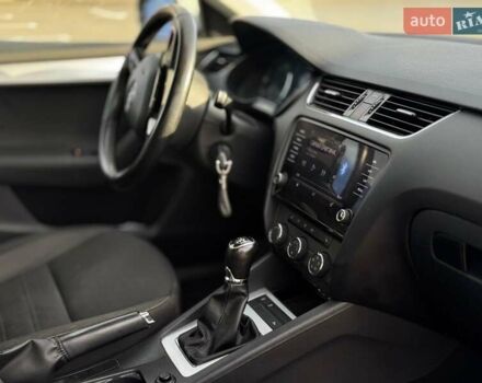 Білий Шкода Октавія, об'ємом двигуна 1.6 л та пробігом 236 тис. км за 12100 $, фото 19 на Automoto.ua