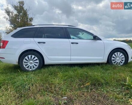 Білий Шкода Октавія, об'ємом двигуна 1.6 л та пробігом 193 тис. км за 12300 $, фото 3 на Automoto.ua