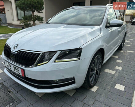 Белый Шкода Октавия, объемом двигателя 1.97 л и пробегом 232 тыс. км за 13980 $, фото 2 на Automoto.ua