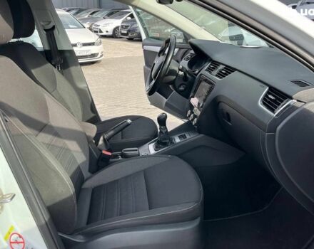 Белый Шкода Октавия, объемом двигателя 1.6 л и пробегом 260 тыс. км за 12490 $, фото 27 на Automoto.ua