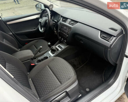 Белый Шкода Октавия, объемом двигателя 1.6 л и пробегом 218 тыс. км за 12950 $, фото 26 на Automoto.ua