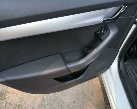 Белый Шкода Октавия, объемом двигателя 1.6 л и пробегом 242 тыс. км за 15000 $, фото 27 на Automoto.ua