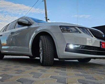 Белый Шкода Октавия, объемом двигателя 1.6 л и пробегом 245 тыс. км за 12500 $, фото 1 на Automoto.ua