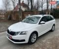 Белый Шкода Октавия, объемом двигателя 1.6 л и пробегом 306 тыс. км за 15490 $, фото 1 на Automoto.ua