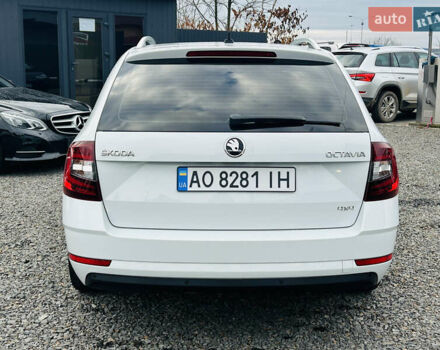 Белый Шкода Октавия, объемом двигателя 2 л и пробегом 240 тыс. км за 17499 $, фото 5 на Automoto.ua