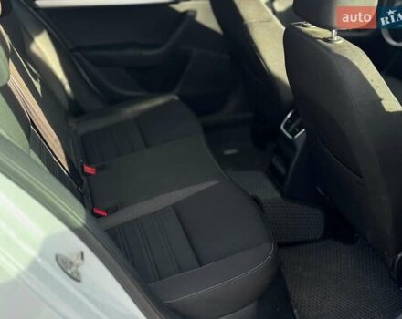 Білий Шкода Октавія, об'ємом двигуна 1.6 л та пробігом 236 тис. км за 12100 $, фото 24 на Automoto.ua