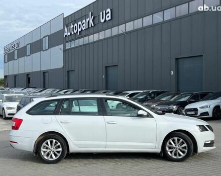 Белый Шкода Октавия, объемом двигателя 1.6 л и пробегом 260 тыс. км за 12490 $, фото 4 на Automoto.ua