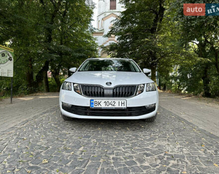 Белый Шкода Октавия, объемом двигателя 1.6 л и пробегом 197 тыс. км за 14499 $, фото 3 на Automoto.ua
