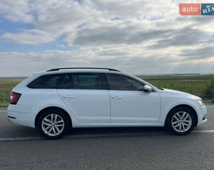 Белый Шкода Октавия, объемом двигателя 1.6 л и пробегом 210 тыс. км за 13400 $, фото 6 на Automoto.ua