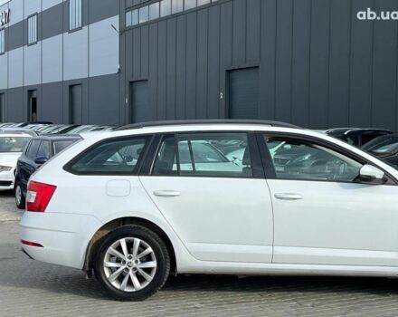 Белый Шкода Октавия, объемом двигателя 1.6 л и пробегом 260 тыс. км за 12490 $, фото 5 на Automoto.ua