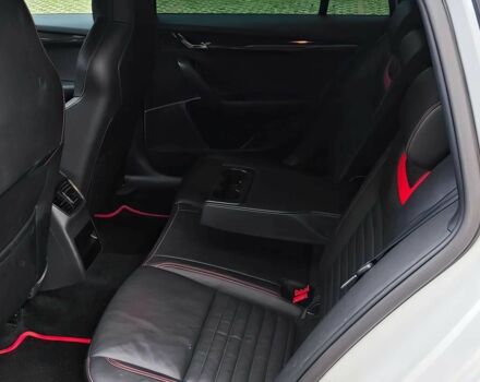 Білий Шкода Октавія, об'ємом двигуна 2 л та пробігом 57 тис. км за 7000 $, фото 11 на Automoto.ua