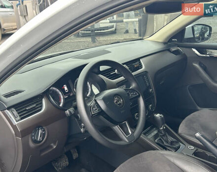 Белый Шкода Октавия, объемом двигателя 2 л и пробегом 240 тыс. км за 17499 $, фото 9 на Automoto.ua