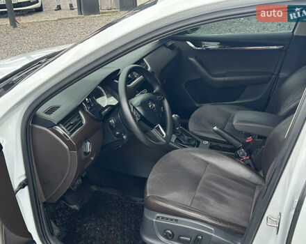 Белый Шкода Октавия, объемом двигателя 2 л и пробегом 240 тыс. км за 17499 $, фото 8 на Automoto.ua