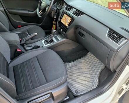 Белый Шкода Октавия, объемом двигателя 1.6 л и пробегом 242 тыс. км за 15000 $, фото 4 на Automoto.ua