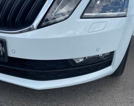 Белый Шкода Октавия, объемом двигателя 2 л и пробегом 220 тыс. км за 16200 $, фото 10 на Automoto.ua