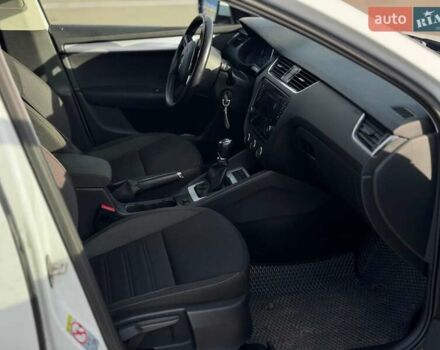 Білий Шкода Октавія, об'ємом двигуна 1.6 л та пробігом 236 тис. км за 12100 $, фото 20 на Automoto.ua