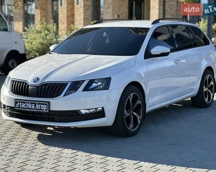 Белый Шкода Октавия, объемом двигателя 1.6 л и пробегом 198 тыс. км за 13500 $, фото 5 на Automoto.ua