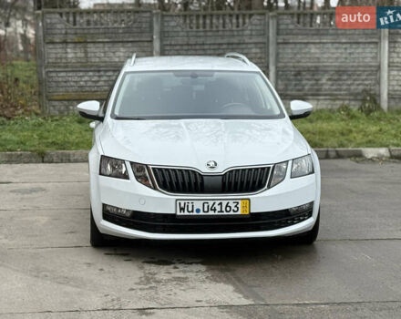 Белый Шкода Октавия, объемом двигателя 1.6 л и пробегом 218 тыс. км за 12950 $, фото 3 на Automoto.ua