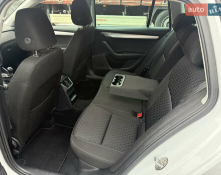 Белый Шкода Октавия, объемом двигателя 1.6 л и пробегом 218 тыс. км за 12950 $, фото 21 на Automoto.ua