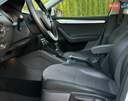 Белый Шкода Октавия, объемом двигателя 2 л и пробегом 183 тыс. км за 14300 $, фото 44 на Automoto.ua