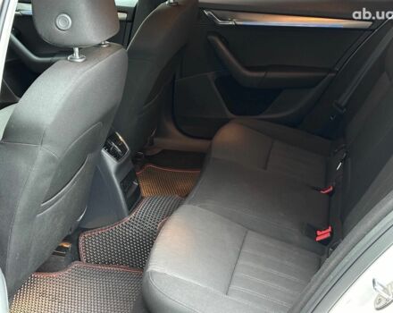 Белый Шкода Октавия, объемом двигателя 1.6 л и пробегом 212 тыс. км за 15340 $, фото 12 на Automoto.ua