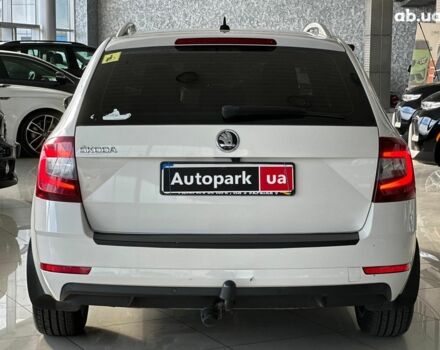 Белый Шкода Октавия, объемом двигателя 1.6 л и пробегом 212 тыс. км за 15340 $, фото 4 на Automoto.ua