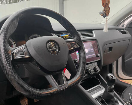 Белый Шкода Октавия, объемом двигателя 1.6 л и пробегом 200 тыс. км за 13700 $, фото 14 на Automoto.ua