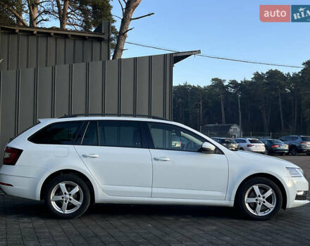Белый Шкода Октавия, объемом двигателя 1.97 л и пробегом 250 тыс. км за 12500 $, фото 5 на Automoto.ua